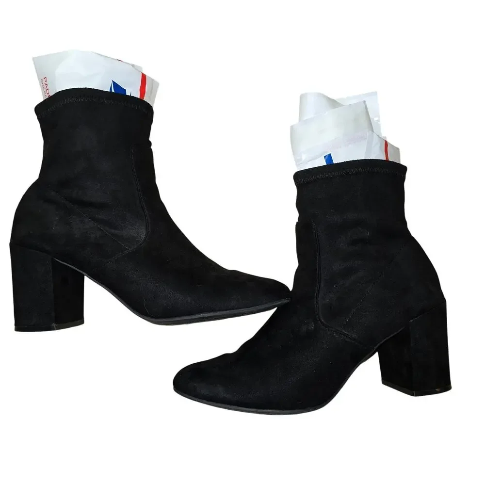 Minimalist Black Chunky Heel Boots Size 9M